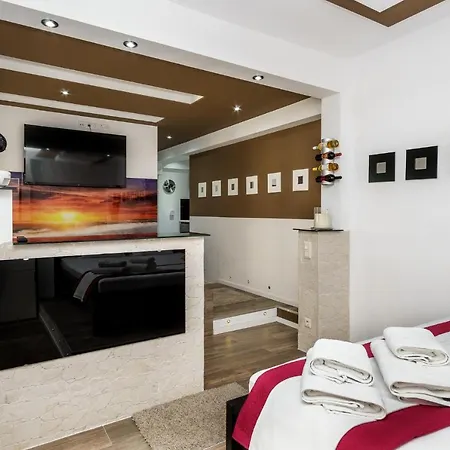 Apartman C.8 Indigo&leon #suite_in_city_center Szaloniki